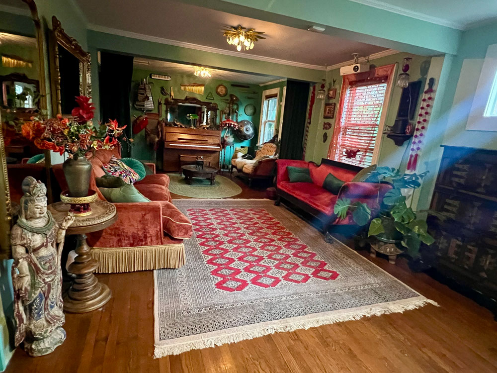 Nicolina Tyler, The Emerald Door, New Orleans, Louisiana, Sierra Carrere, Cleaning, Traveler, Organizer